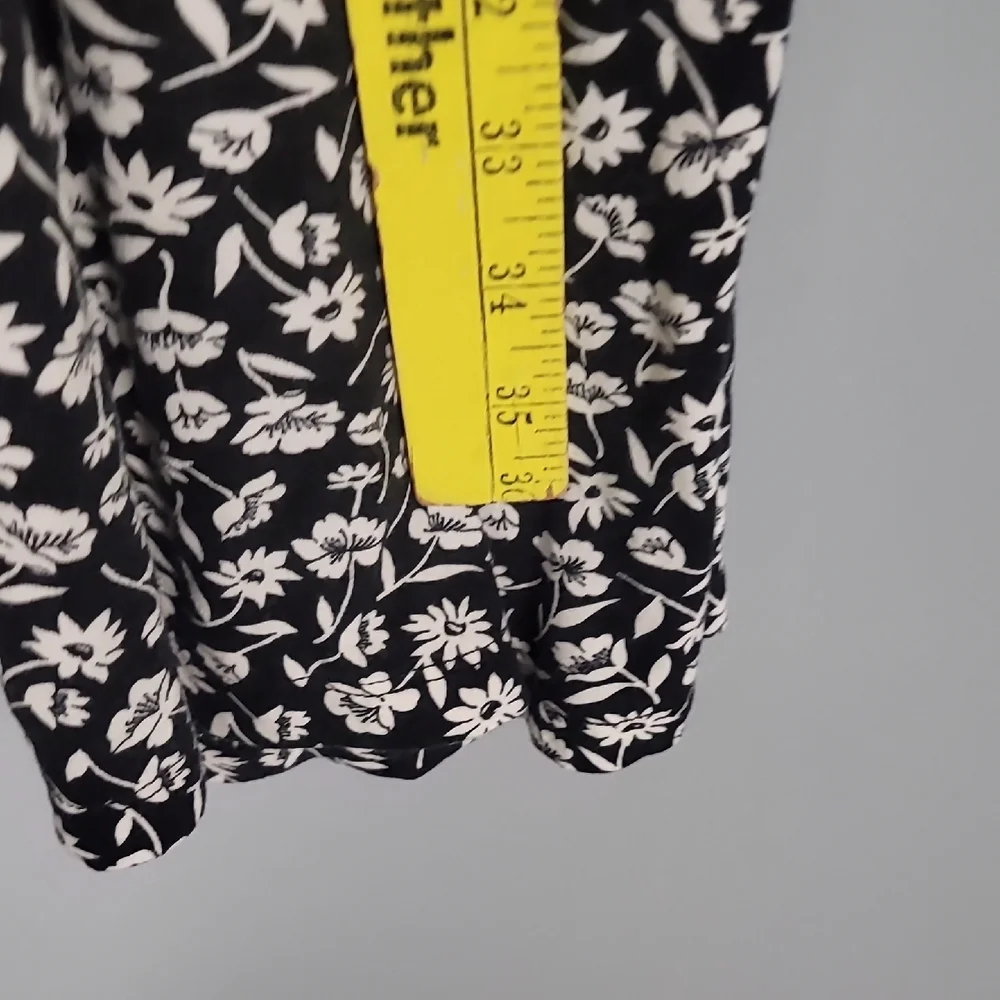 Old Navy Relaxed Black and White 3/4 Sleeve Dress - Picture 5 of 7
